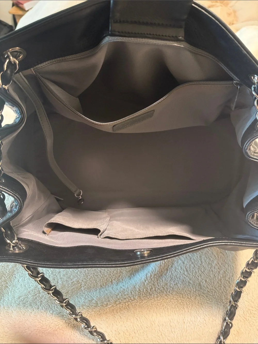 CHANEL Black Quilted Leather Shoulder Bag with Chain Strap